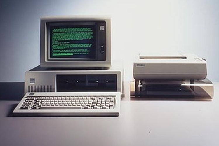 IBM Personal Computer berwarna beige, yang dirilis pada 1981.