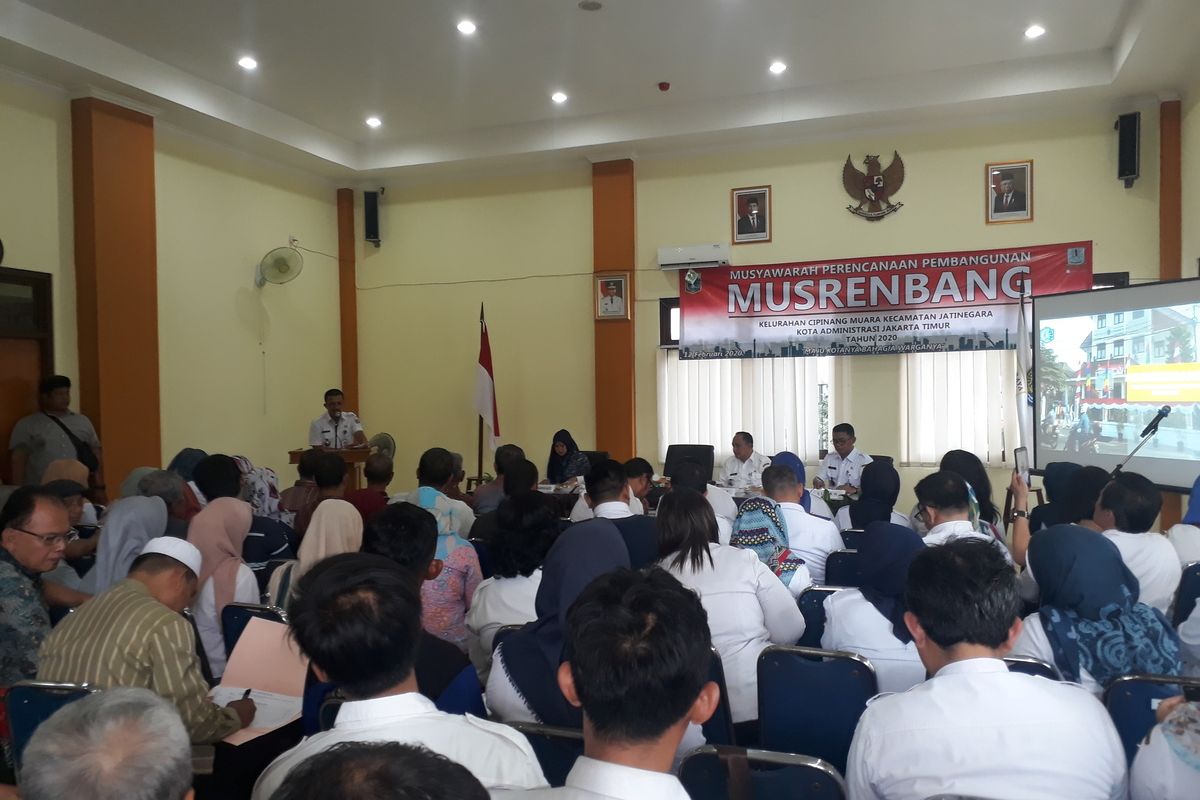 Suasana saat Musyawarah Rencana Pembangunan (Musyawarah) di Kantor Kelurahan Cipinang Muara, Jatinegara, Jakarta Timur, Rabu (12/2/2020).