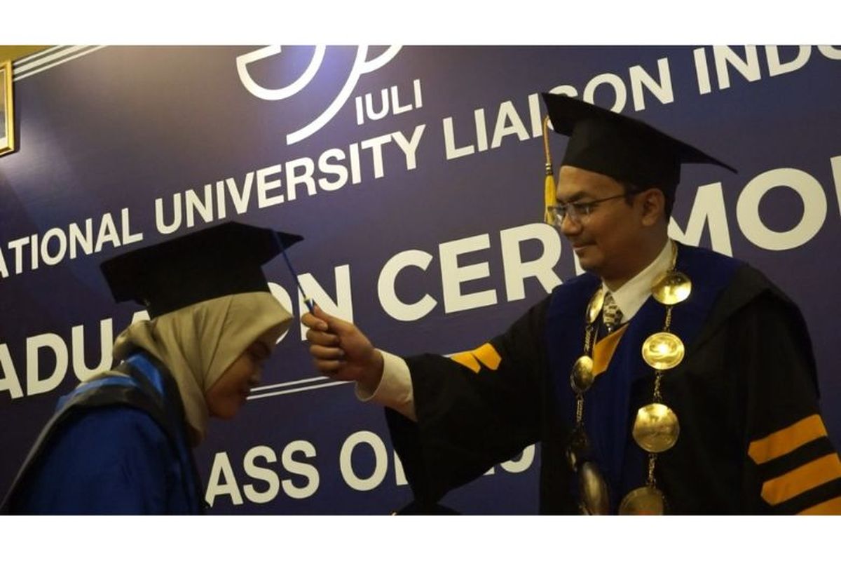 IULI mengadakan wisuda keempat di Ballroom Swiss-Belhotel Serpong, Tangerang Selatan. 