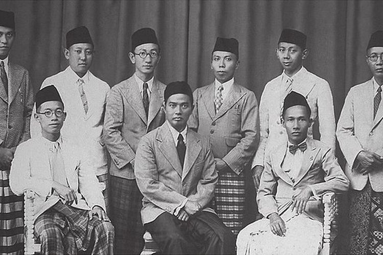 KH Mas Mansyur bersama para petinggi Muhammadiyah 1937-1943