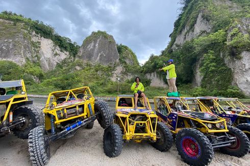 Jelajahi Ngarai Sianok Sumatera Barat dengan Naik Jip Off-Road