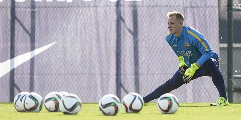 Kiper Barcelona asal Jerman, Marc-Andre Ter Stegen. 