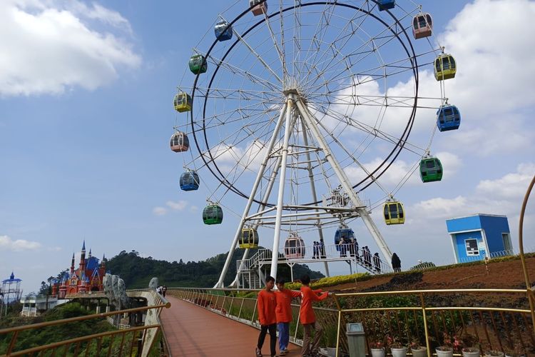 Long Weekend, Nikmati Wahana Rainbow Slide dan Bianglala di D'Castello Ciater