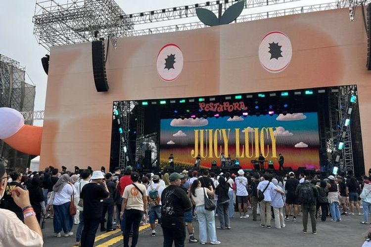 Suasana Juicy Luicy Tampil di Pestapora 2026