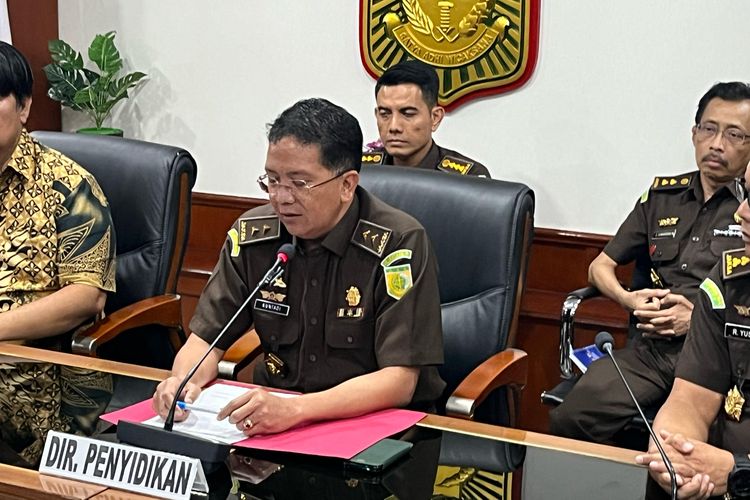 Direktur Penyidikan Jaksa Agung Muda Pidana Khusus (Dirdik Jampidsus) Kejagung Kuntadi dalam konferensi pers di Kejagung, Jakarta, Senin (19/2/2024). 
