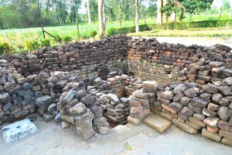 Candi Sumbernanas di Blitar, Jawa Timur.