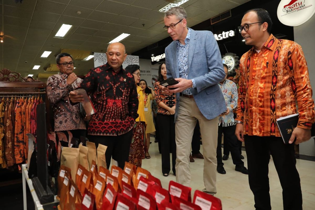 Kemenkop UKM Teten Masduki bersama Menteri Pertanian, Alam dan Kualitas Pangan Kerajaan Belanda Jan-Kees Goet di Jakarta, Kamis (12/3/2020).