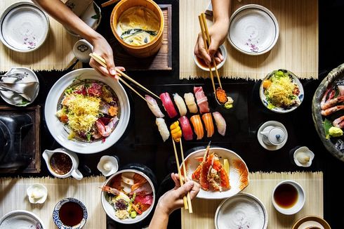 Cara Anda Makan Sushi Ternyata Aneh bagi Orang Jepang