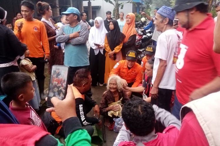 Gabungan tim relawan bersama SAR, Polri, dan TNI berhasil menemukan Tasmi yang dilaporkan hilang.