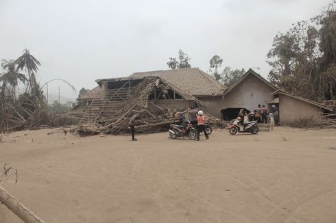 Duka Erupsi Gunung Semeru, 14 Orang Meninggal, 2 Korban Jiwa Ditemukan Saling Berpelukan