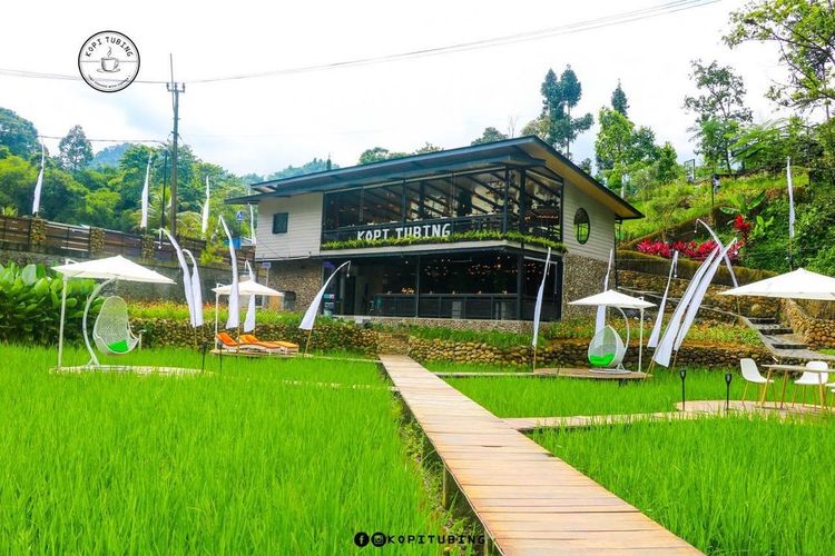 Tempat wisata bernama Kopi Tubing di Kabupaten Bogor yang memungkinkan wisatawan untuk melakukan kegiatan river tubing (dok. Instagram Kopi Tubing).