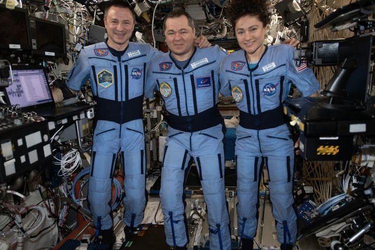 Tiga astronot kembali dari International Space Station (ISS) dan mendarat di Bumi pada Jumat (17/4/2020).