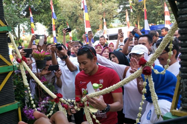Wakil Gubernur DKI Jakarta Sandiaga Uno meresmikan Gerai Tani OK OCE Ragunan di Pusat Pengembangan Benih dan Proteksi Tanaman, Jakarta Selatan, Jumat (20/7/2018).