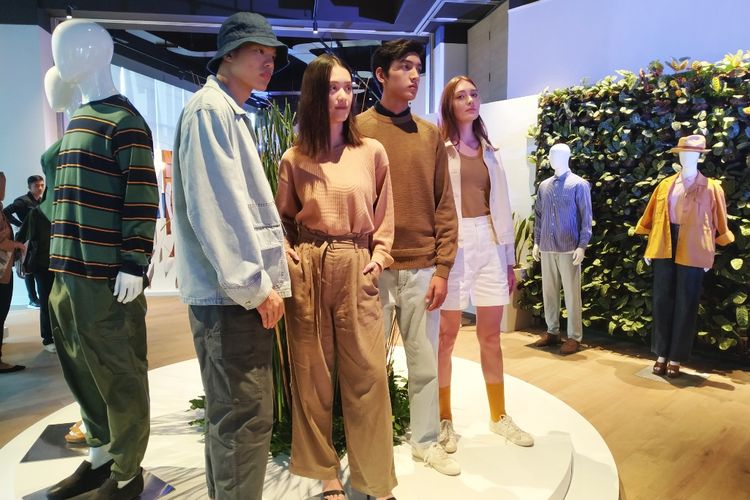 Koleksi UNIQLO Spring/Summer 2020, yang hadir dalam tiga kategori, yaitu Outdoors, Work & Craft, dan Art & Design. 