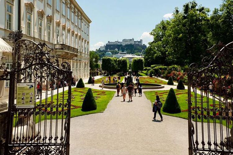 Pintu gerbang Mirabell Garden di Salzburg, Austria. Salzburg memang terkenal sebagai salah satu tujuan wisata populer di Austria.