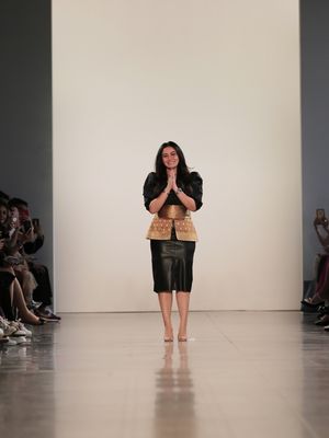 Desainer Marina Christyanti Ayumi di panggung New York Fashion Week.