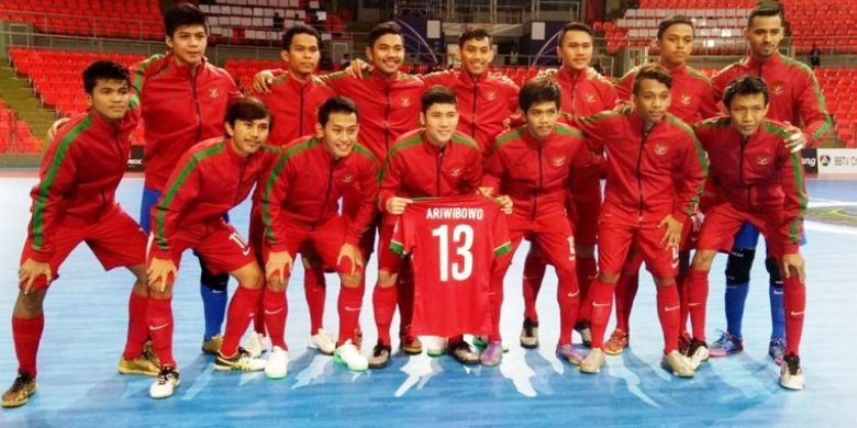 Timnas futsal U-20 Indonesia berpose sebelum laga lanjutan Grup B kontra China Taipei dalam AFC U-20 Futsal Championship 2017 di Huamark Indoor Stadium, Bangkok, Thailand, Rabu (17/5/2017).