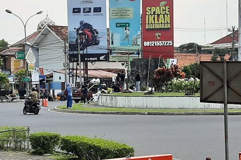 Aksi #JogjaMemanggil di Bundaran UGM, Mahasiswa Diminta Tak Ganggu Pengguna Jalan