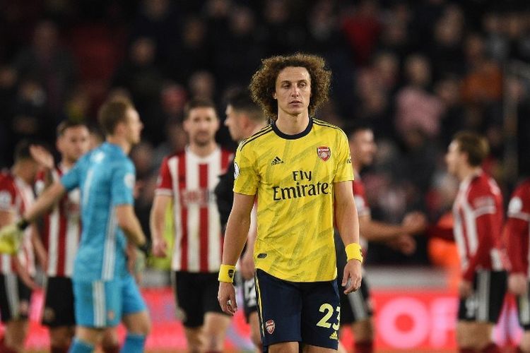 David Luiz tampak kecewa dengan kekalahan timnya usai laga Sheffield United vs Arsenal dalam lanjutan Liga Inggris di Stadion Bramall Lane, 21 Oktober 2019. 