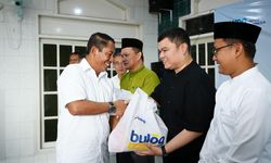 HUT Ke-58, Bulog Bagikan 144 Paket Bansos untuk Anak Yatim Piatu dan Tahfiz Al Quran