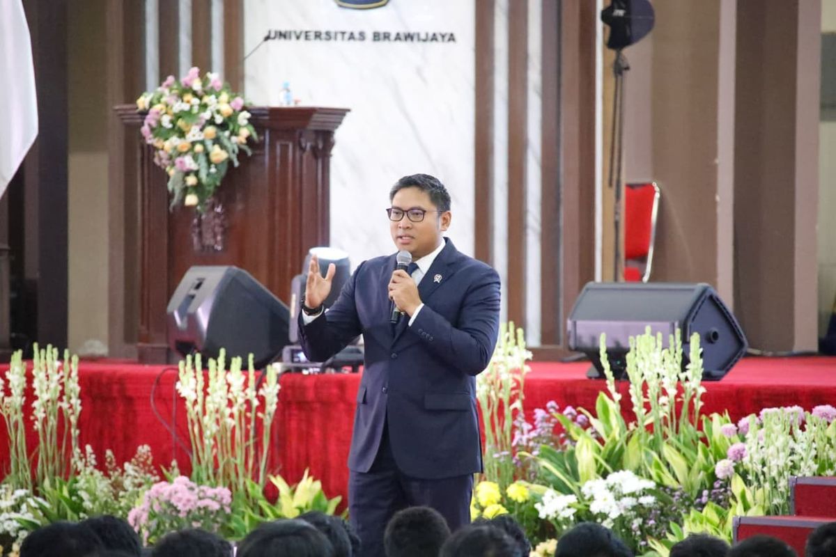 Wakil Menteri Pertanian (Wamentan), Sudaryono saat menjadi pembicara Pengenalan Kehidupan Kampus Mahasiswa Baru (PKKMB) Universitas Brawijaya 2025, Kota Malang, Jawa Timur, Rabu (13/8/2025).

