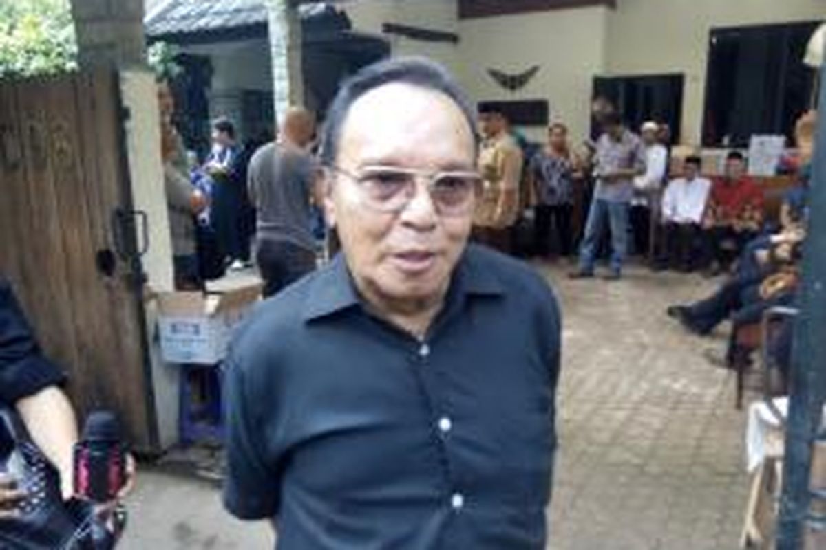 Bob Tutupoly dalam wawancara di kediaman almarhum Pepeng 'Jari-jari', Komplek Bumi Pusaka Cinere, Jalan Bumi IX No C.98, Cinere, Depok, Jawa Barat, Rabu (6/5/2015). 