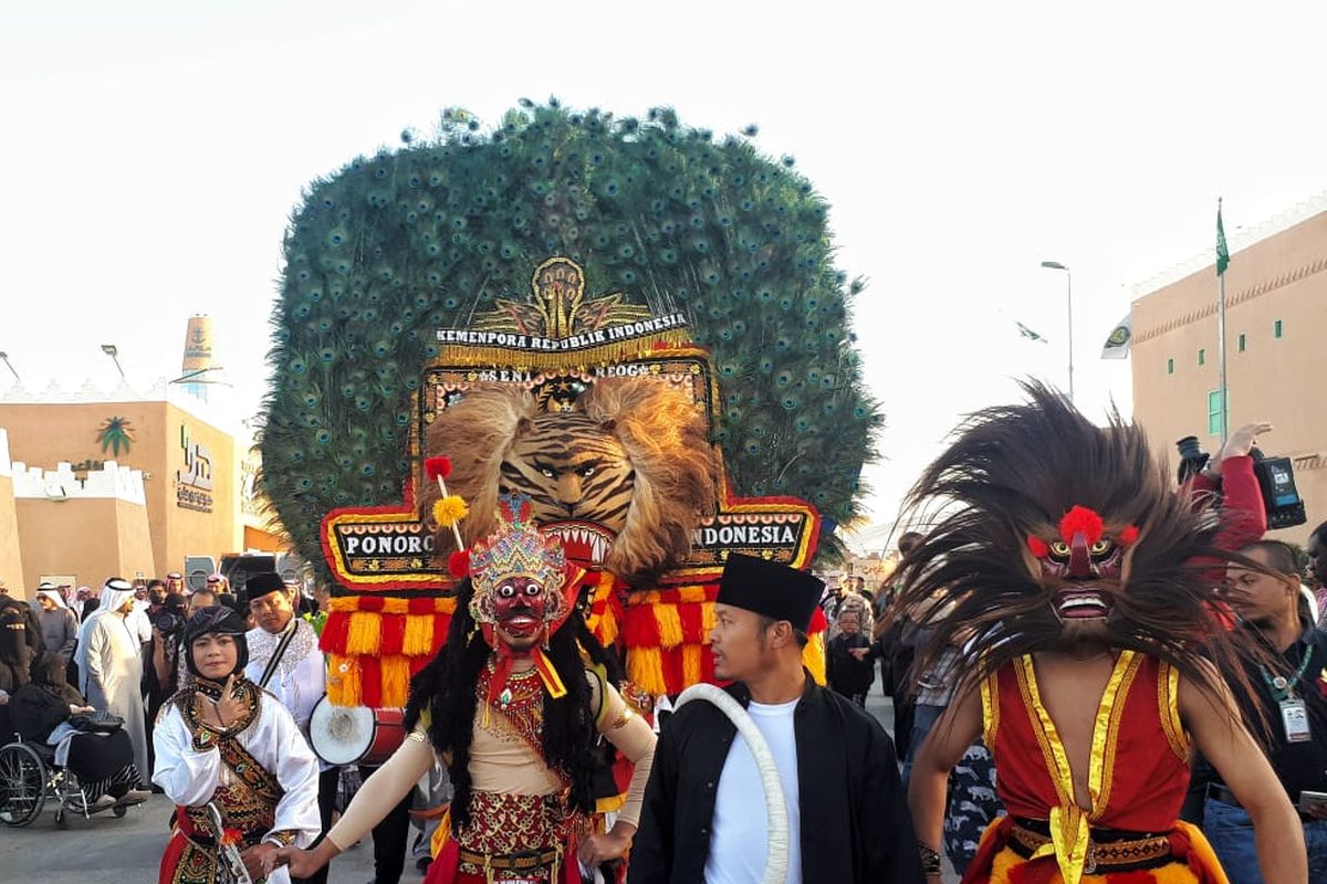 Kesenian Reog Ponorogo yang dipertontonkan dalam Janadriyah Festival ke 33 di Arab Saudi.