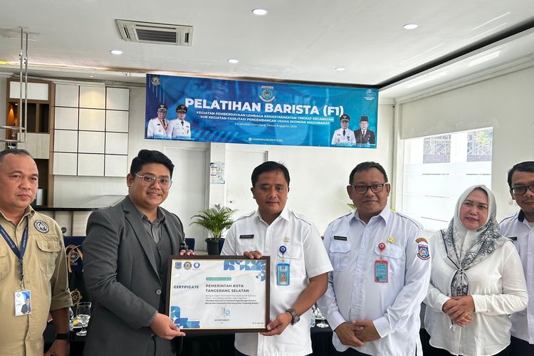 Pemerintah Kota Tangerang Selatan dan Tanam Ilmu menggelar pelatihan barista pada 26-27 Juni 2024.
