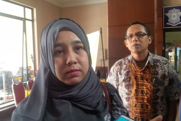 Amelia,? Wali Kelas Kendrick, memberikan kesaksian di Polresta Barelang.