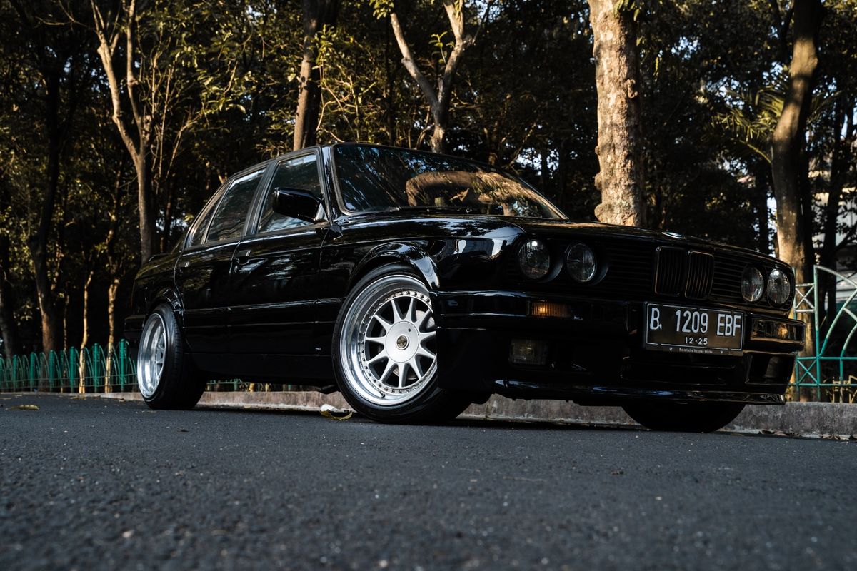 Modifikasi BMW E30 1991 garapan Fins Garage