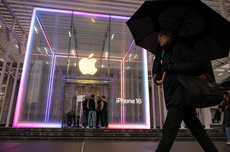 Trump Ancam Kenakan Tarif 25 Persen untuk iPhone, Pasar Saham Tertekan