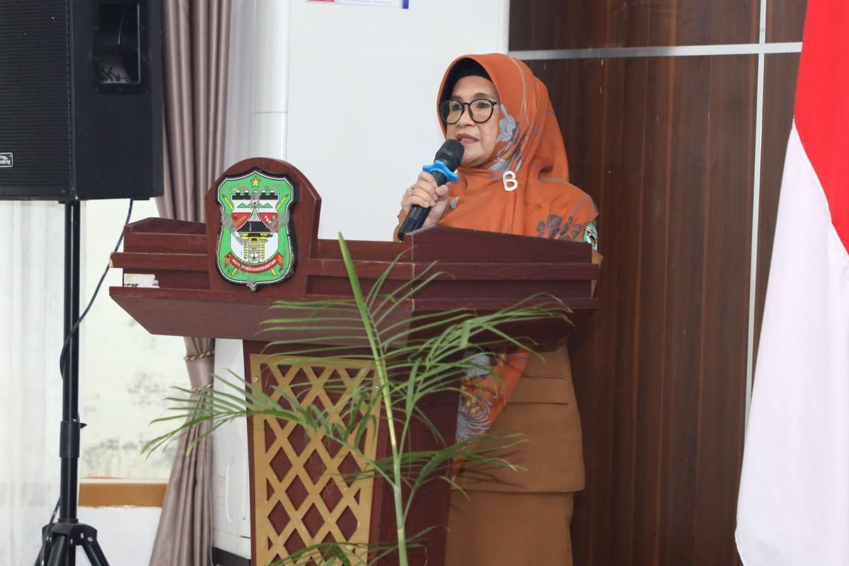 Wali Kota (Walkot) Pematang Siantar Susanti Dewayani dalam Rapat Koordinasi (Rakor) Forum Koordinasi Pimpinan Daerah (Forkopimda) Kota Pematang Siantar tentang kesiapan penyelenggaraan pemilihan Presiden dan Wakil Presiden serta pemilihan umum (Pemilu) Legislatif 2024 dan hal-hal terkait stabilitas keamanan dan tata tertib masyarakat (Kamtibmas) di Ruang Serbaguna Pematang Siantar, Senin (6/11/2023).
