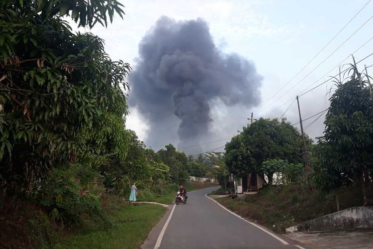 Lokasi ledakan pipa gas milik Pertamina di di Desa Kemang Tanduk, Kecamatan Rambang Kapak Tengah (RKT), Kota Prabumulih, Sumatera Selatan hingga menyebabkan dua orang warga setempat mengalami luka bakar, Senin (9/5/2022).