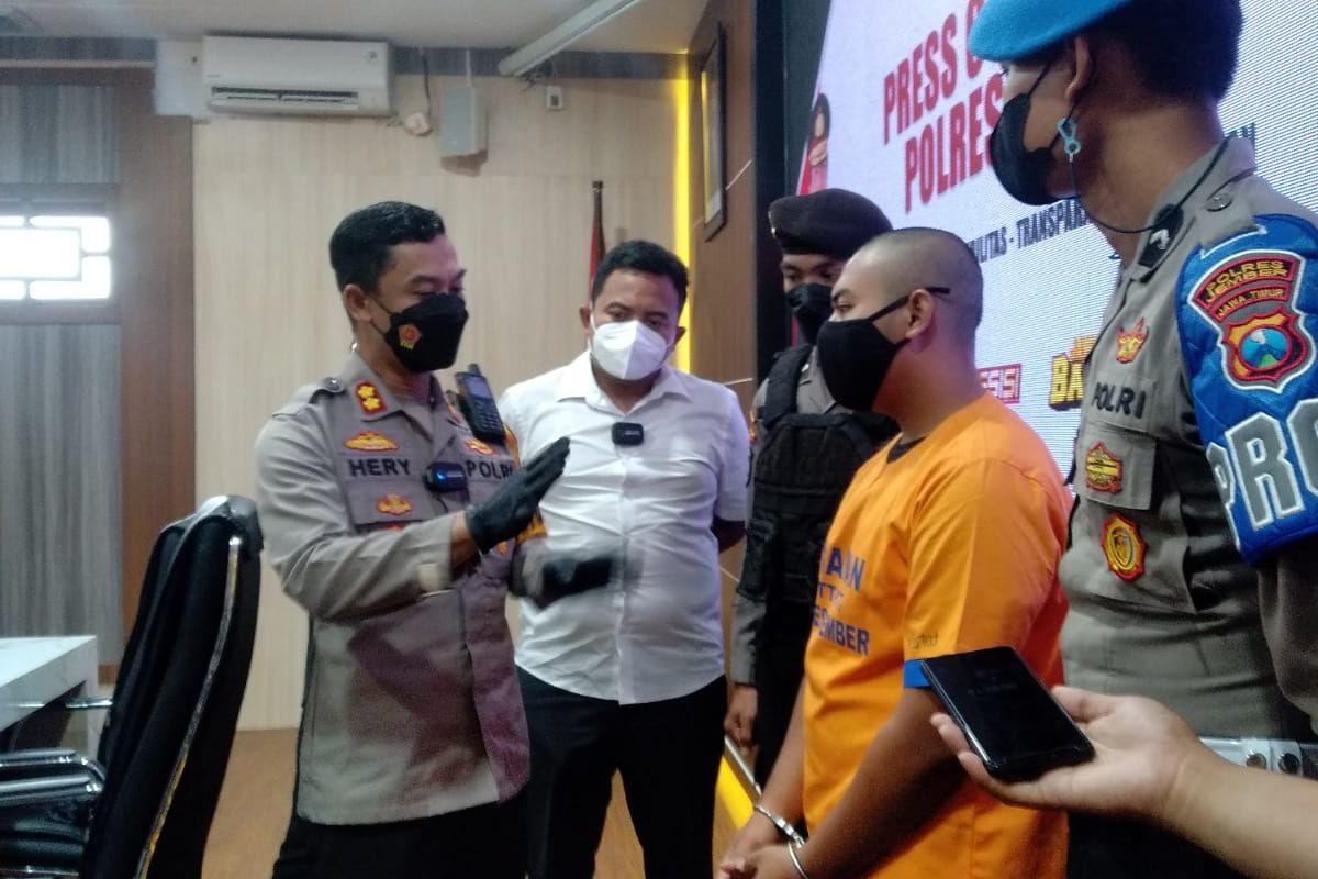 Pria di Jember membunuh seorang lelaki karena tak terima pacarnya dibonceng 