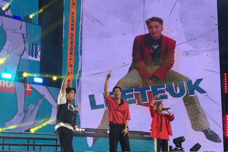 L.S.S Sub Unit Super Junior tampil di ulang tahun Transmedia di Trans Studio Cibubur, Indoor Theme Park, Depok, Jawa Barat pada Jumat (15/12/2023). 