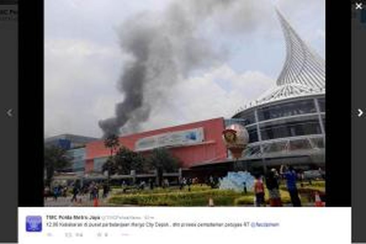 Kebakaran melanda pusat perbelanjaan Margo City di Depok, Jawa Barat, Minggu (22/3/2015), berdasarkan keterangan dari akun Twitter resmi TMC Polda Metro Jaya.
