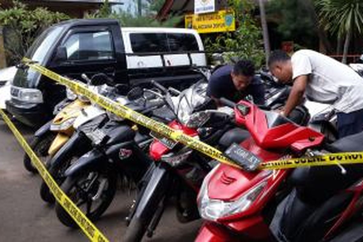 Puluhan kendaraan bermotor hasil pembegalan berhasil diamankan Polsek Penjaringan, Senin (16/3/2015)