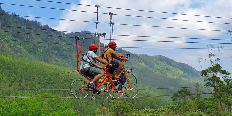 Delapan influencer asal Arab Saudi menjelajahi berbagai destinasi wisata di Bandung dan Bali selama 9 hari, yakni mulai dari 13-21 Juni 2019 dalam program Familiarization Trip (Famtrip) yang bekerjasama dengan Visit Indonesia Tourism Officer (VITO) Arab Saudi. 