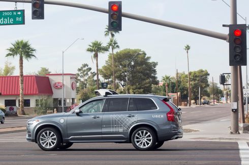 Video Detik-Detik Mobil Tanpa Sopir Uber Tabrak Pedestrian hingga Tewas