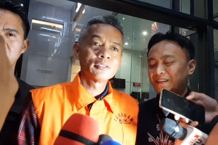 Eks Komisioner KPU Wahyu Setiawan memberi keterangan kepada wartawan usai diperiksa di Gedung Merah Putih KPK, Selasa (21/1/2020).