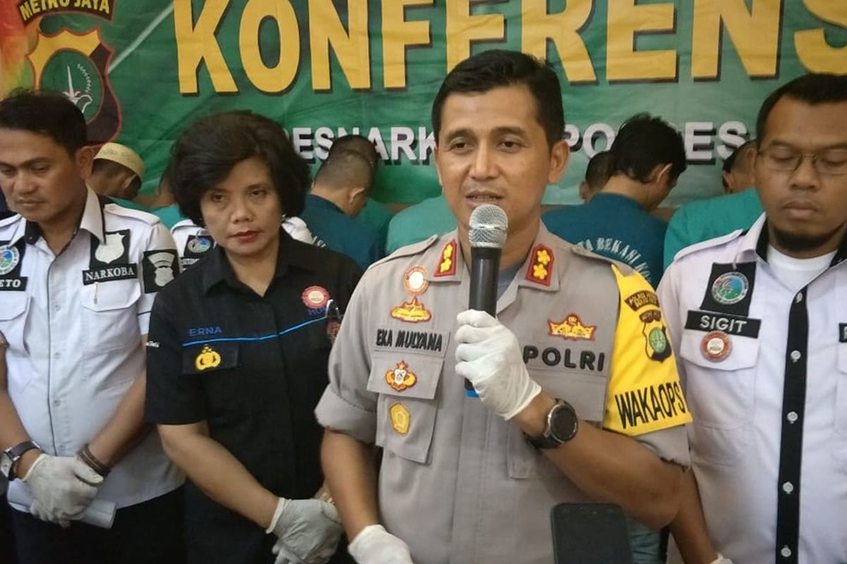 Wakapolres Metro Bekasi Kota AKBP Eka Mulyana kepada awak media di Mapolres Metro Bekasi Kota, Kamis (3/10/2019).