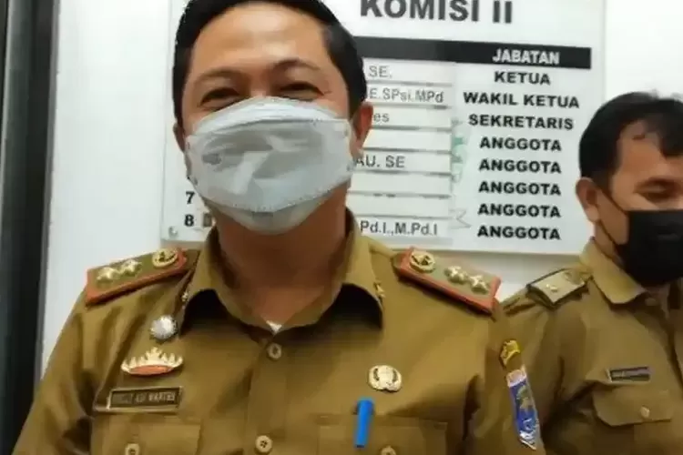 Sekda Lampung Tengah Tersangka Korupsi, Warga Potong Kambing di Halaman Pemkab