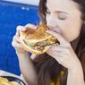 Studi: Melihat Orang Makan Junk Food Bikin Nafsu Makan Turun