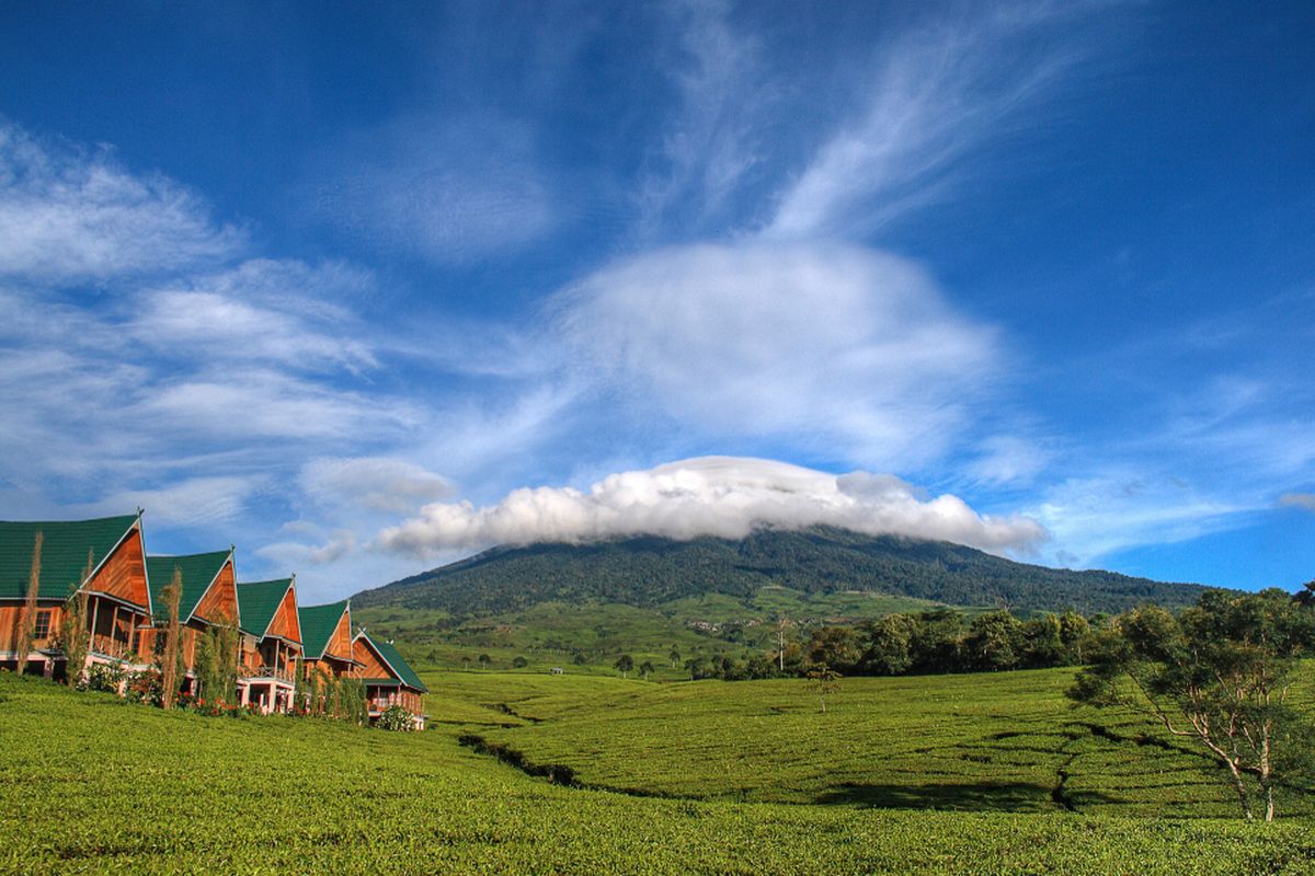 Pemandangan Gunung Dempo di Pagar Alam.