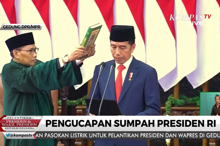 Presiden Joko Widodo diambil sumpah dalam pelantikan presiden dan wakil presiden di Gedung DPR, Minggu (20/10/2019). 