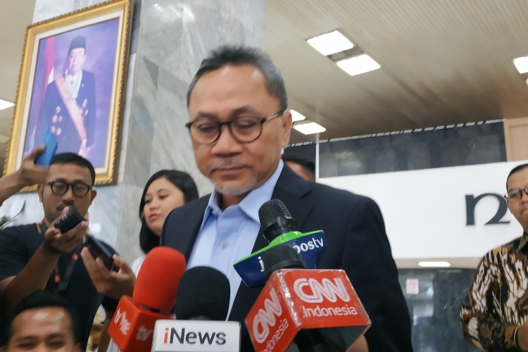 Ketua Majelis Perwakilan Rakyat (MPR) Zulkifli Hasan di Kompleks Parlemen, Senayan, Jakarta, Senin (23/9/2019).