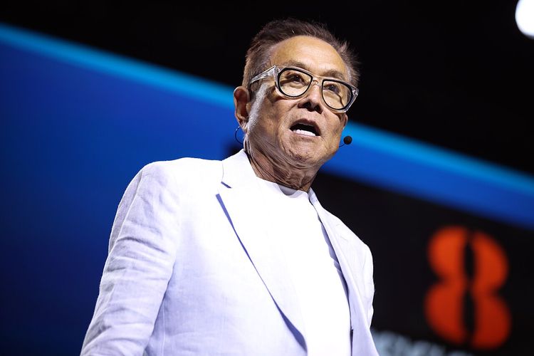 Robert Kiyosaki: Melanggar Dua Hukum Uang Ini Bikin Orang Tetap Miskin 
