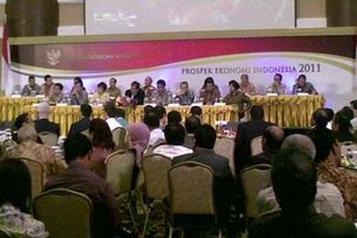 Presentasi 'Prospek Ekonomi Indonesia 2011' oleh Komite Ekonomi Nasional (KEN) di Auditorium Menara Mega, Senin (20/12/2010).