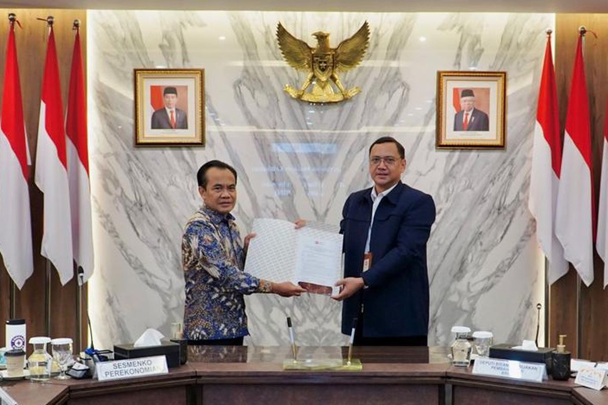 Badan Riset dan Inovasi Nasional (BRIN) melakukan serah terima riset kebijakan kepada Kemenko Bidang Perekonomian di Kantor Kemenko Perekonomian, Kamis (7/12/2023).
