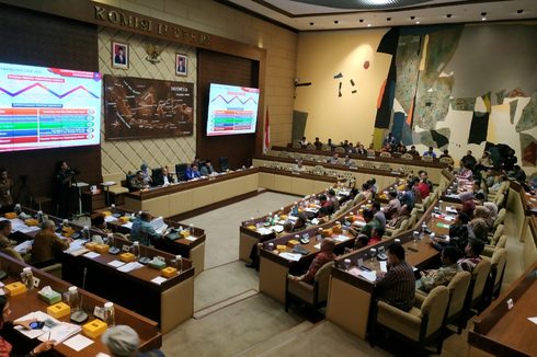 Rapat di Komisi II, Tito Karnavian Sampaikan Solusi Masalah Kekurangan Anggaran Blangko e-KTP